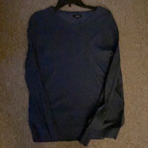 Men’s V-neck pullover sweater